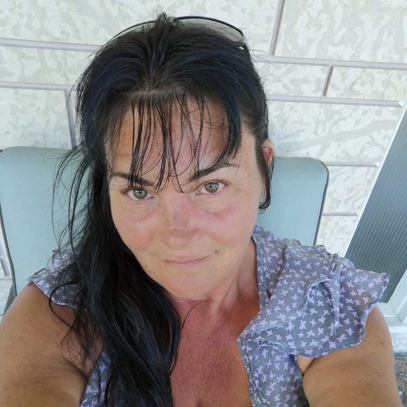 Meet your Posher, Bev - Picture 1 of 1